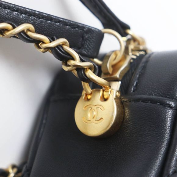 CHANEL As3258 Matelasse Coco Mark Chain Shoulder Bag / Camera Bag Lambskin - Picture 14 of 15